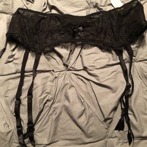 NWT Victoria’s Secret Garter Belt